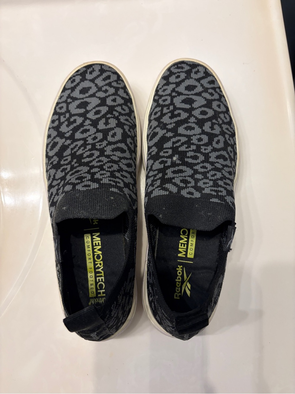 Reebok OnLux Slip-On Women’s 6.5Walking Shoes in Trendy Grey/Black Leopard Print